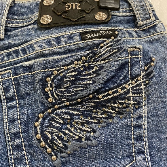Excellent Condition Miss Me Jeans - Size 29 Capri Distressed Jeans - Picture 1 of 3